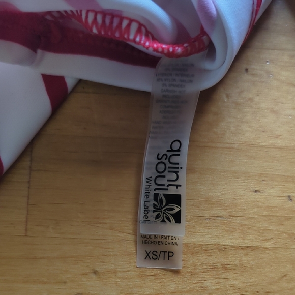 Quinstoul Crop Rashguard Red & White Striped Long Sleeve Size XS - Picture 6 of 7
